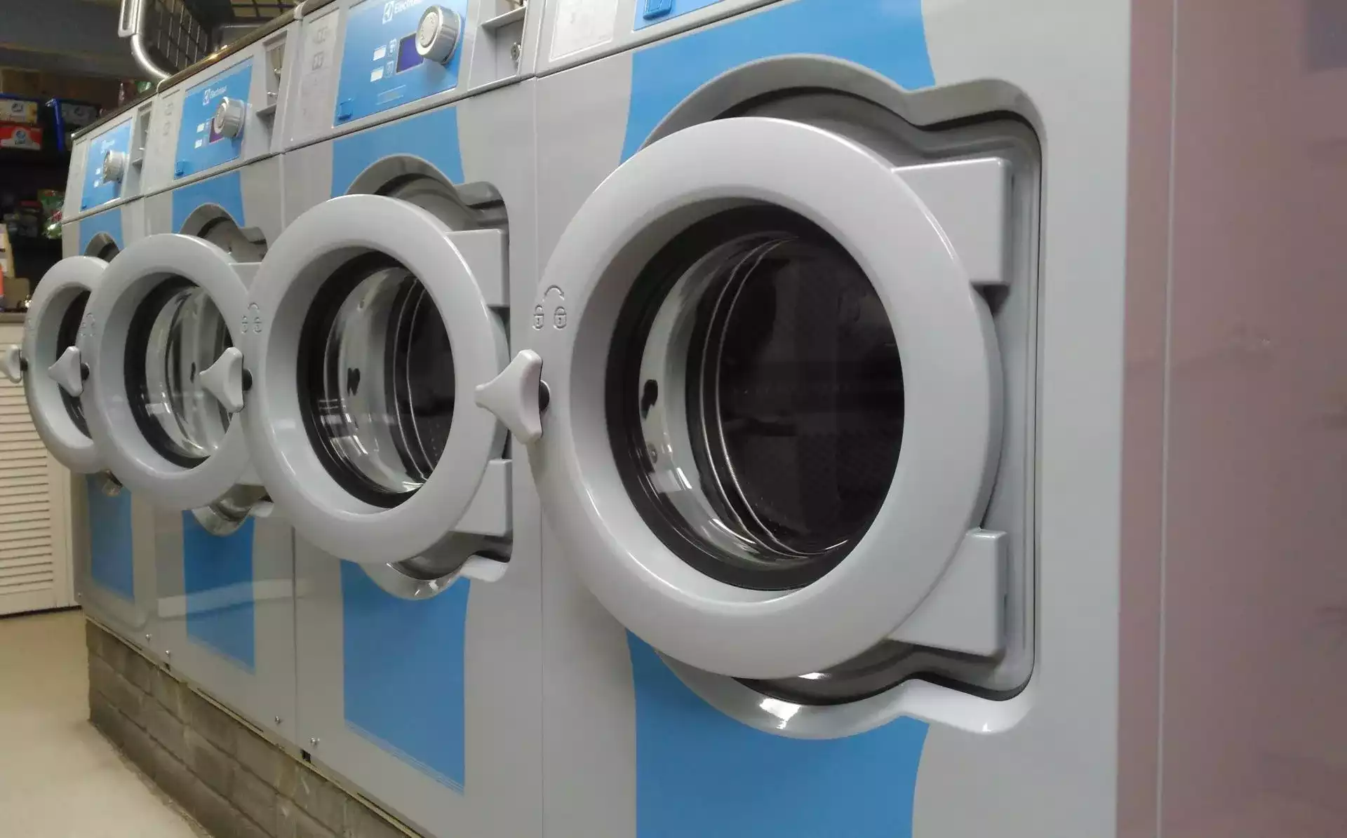 Open 7 days a week for all your laundry and drying needs